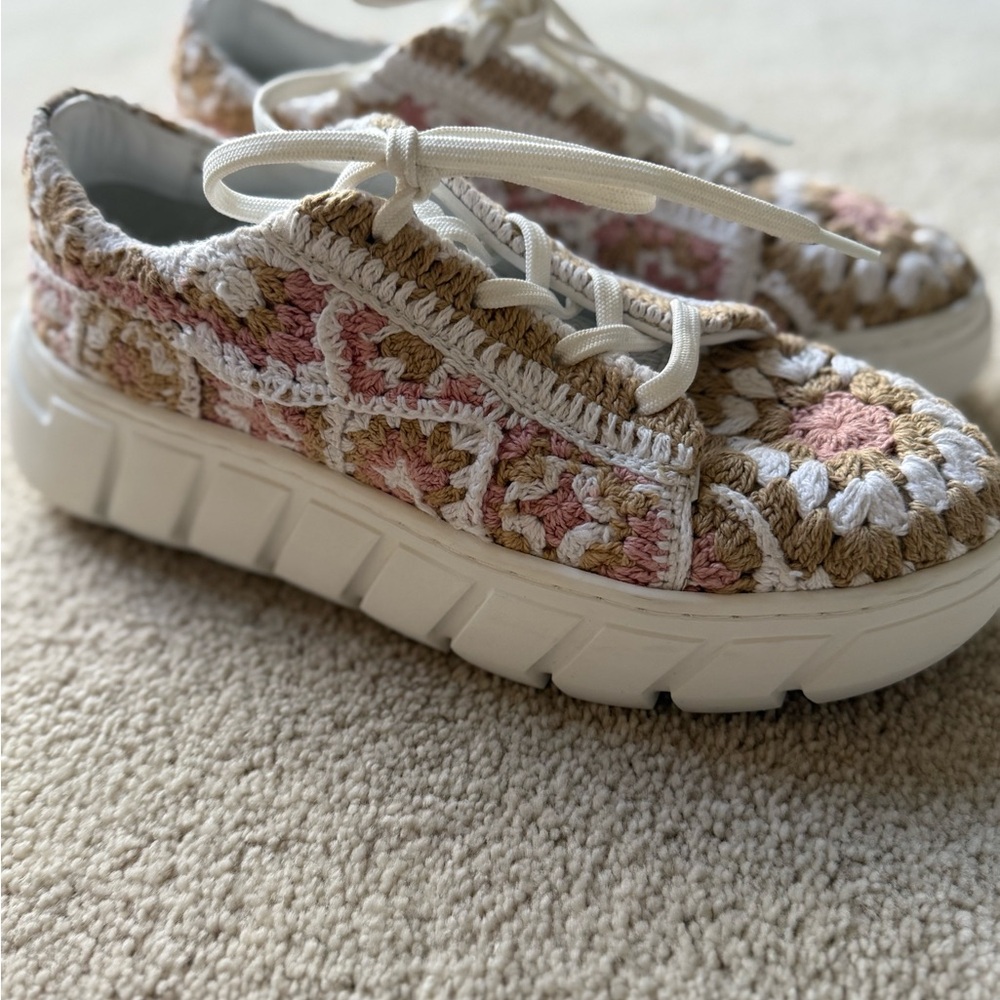 NWOB Free People Catch Me If You Can Crochet Platform Sneakers Size 38 - Picture 7 of 11